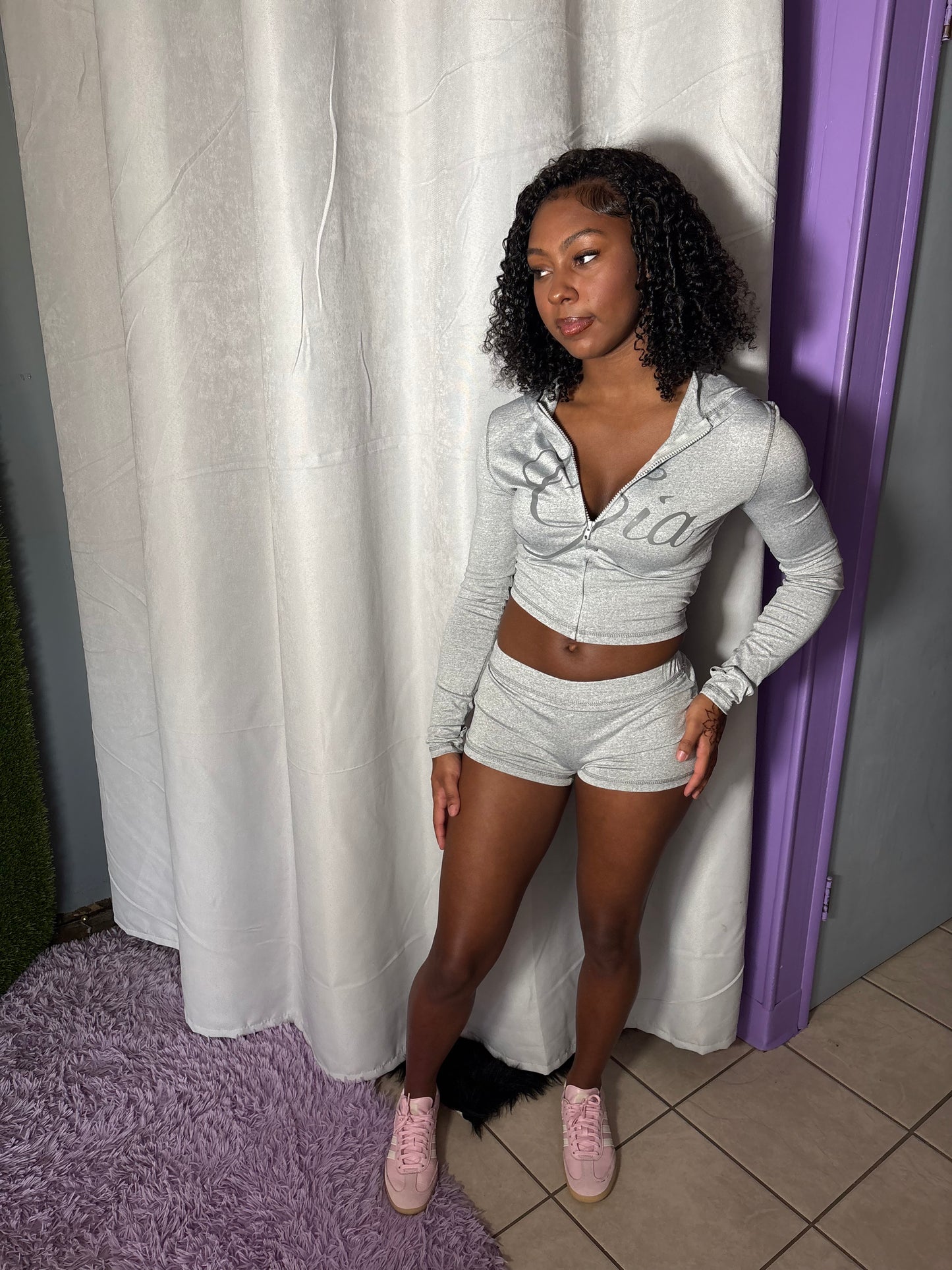 Grey Gia